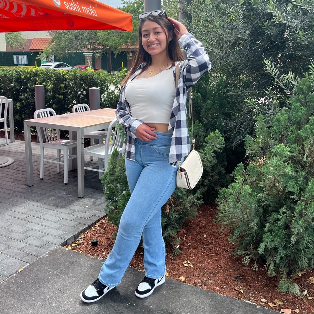 Meet your Posher, April